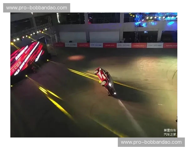 曾晓婷vs：在黑八与流光之间，拆解那种令人屏息的“对峙美学”